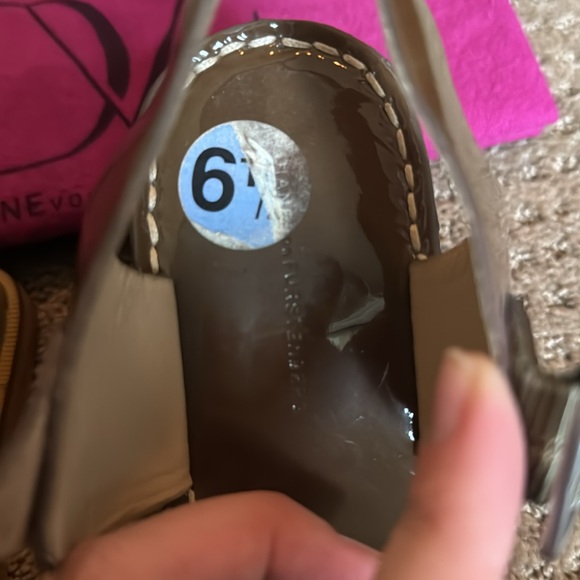 DVF Vintage 2010s Brown Patent Leather Wedges! 💕 - Picture 3 of 4